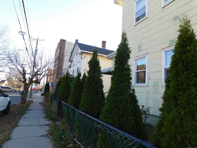 88 Oak St in New Britain, CT - Building Photo - Building Photo