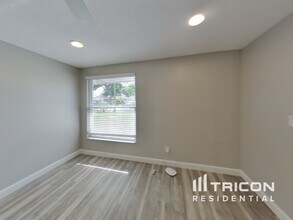 7010 Cobblewood Ct in Tampa, FL - Building Photo - Building Photo