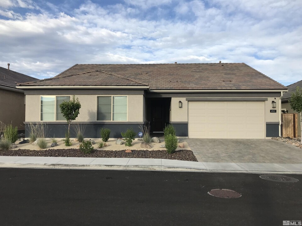 4922 Monrovia Dr in Sparks, NV - Building Photo