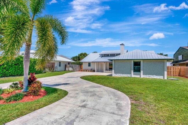 18975 SE County Line Rd in Tequesta, FL - Building Photo - Building Photo
