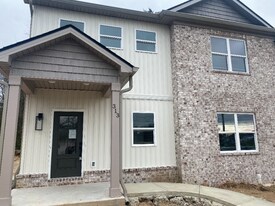 313 W Broad St in Clinton, TN - Building Photo