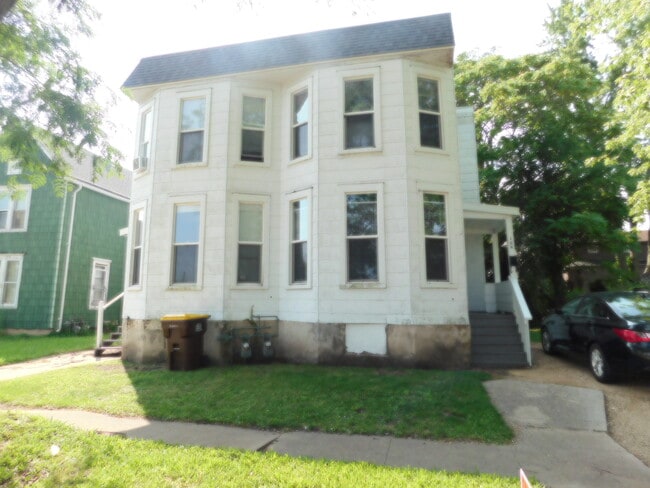 109 E Washington St, Unit 1