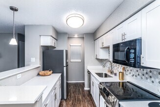 Sagamore Apartment Homes in Benbrook, TX - Building Photo - Building Photo