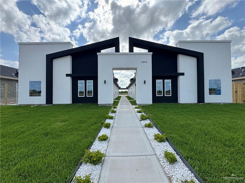 11403 N 24th Ln in McAllen, TX - Building Photo