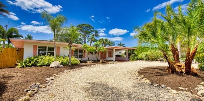 515 Sante Joseph St in Venice, FL - Building Photo - Building Photo