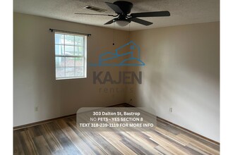 303 Dalton St in Bastrop, LA - Foto de edificio - Building Photo