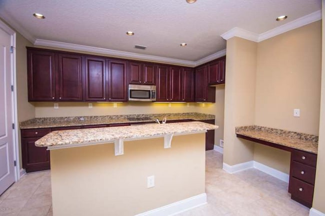 4300 S Beach Pkwy, Unit Apt 1103 in Jacksonville Beach, FL - Foto de edificio - Building Photo