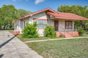 2739 SE Loop 410 in San Antonio, TX - Building Photo