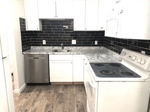 2 Strawberry Bank Rd in Nashua, NH - Foto de edificio - Building Photo