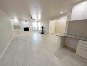 2201 W Rockypoint Dr in Edmond, OK - Building Photo - Building Photo