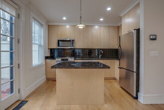 15 Valentine St, Unit 3 in Cambridge, MA - Building Photo - Building Photo