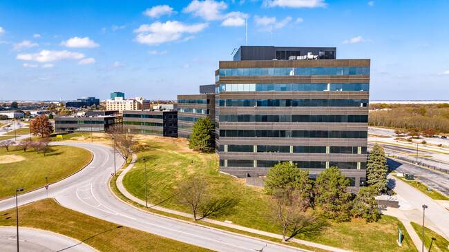 Lofts at Tiffany Springs in Kansas City, MO - Foto de edificio - Building Photo