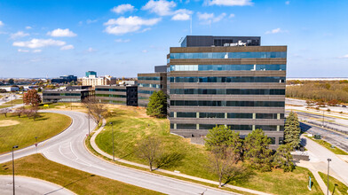 Lofts at Tiffany Springs in Kansas City, MO - Foto de edificio - Building Photo