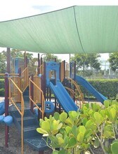 10620 NW 88th St in Doral, FL - Foto de edificio - Building Photo