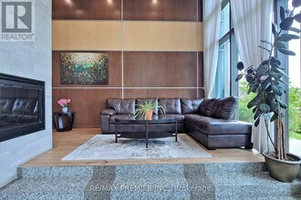 88 Grangeway Ave in Toronto, ON - Building Photo - Building Photo