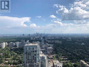 8 Eglinton Ave E in Toronto, ON - Building Photo - Building Photo