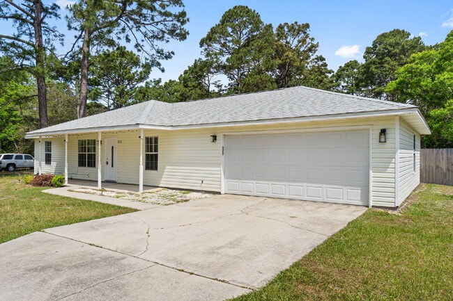 9270 Quail Roost Dr in Navarre, FL - Building Photo - Building Photo