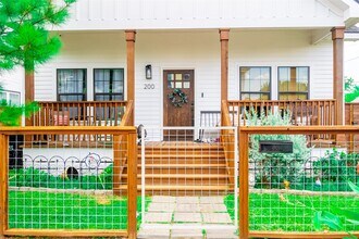200 Carl St in Houston, TX - Building Photo - Building Photo