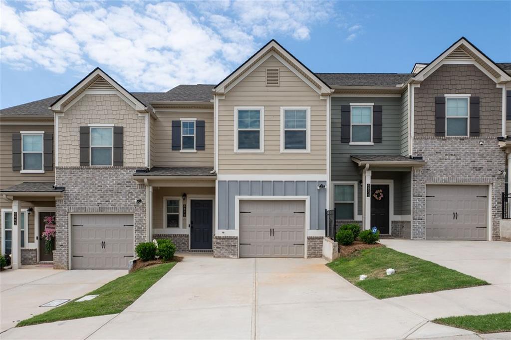 6979 Zaniah Rd in Atlanta, GA - Building Photo