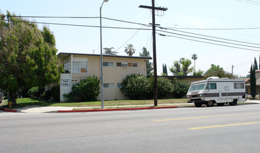 7052-7058 Woodley Ave in Van Nuys, CA - Building Photo - Building Photo