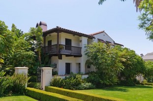 Villa Las Palmas Apartments