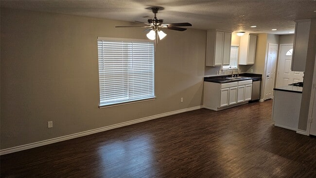 8715 Dallas Acorn St in Houston, TX - Building Photo - Building Photo