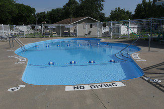 Cedar Terrace (Manufactured Home Community) in Cedar Rapids, IA - Building Photo - Building Photo