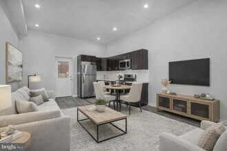 2327 Wharton St in Philadelphia, PA - Foto de edificio - Building Photo