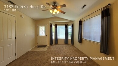 3182 Forest Hills Dr in Medford, OR - Building Photo - Building Photo