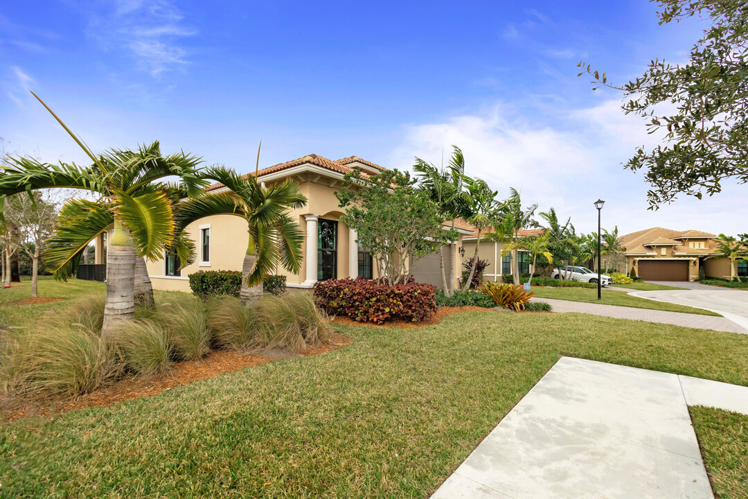 9361 Porto Wy in Parkland, FL - Building Photo