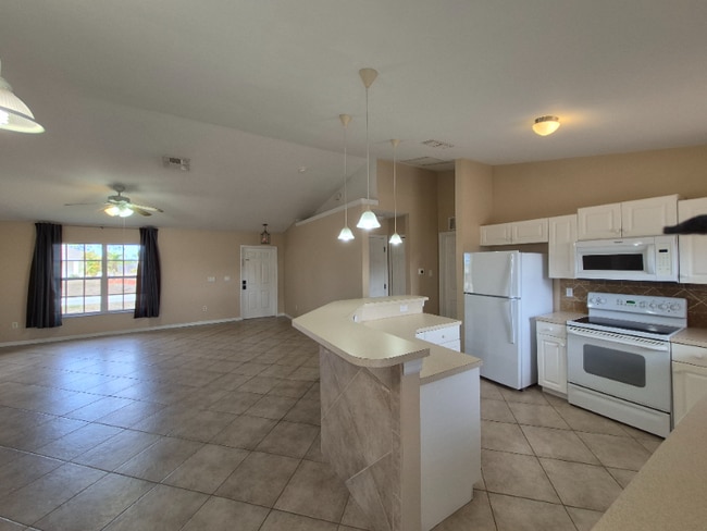 1902 NW 14th Terrace in Cape Coral, FL - Building Photo - Building Photo