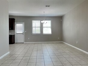 5343 Marsh Ln in Buda, TX - Foto de edificio - Building Photo