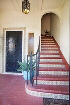 1936 N Hoover St in Los Angeles, CA - Building Photo
