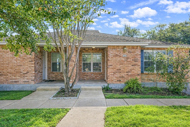 2419 Brittain Ct in College Station, TX - Foto de edificio - Building Photo