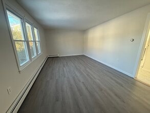 11 Julian Ln in Milford, MA - Building Photo - Building Photo