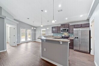 229 Croft Cir in Crestview, FL - Foto de edificio - Building Photo