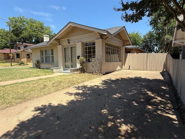 2126 Mistletoe Ave in Fort Worth, TX - Building Photo - Building Photo