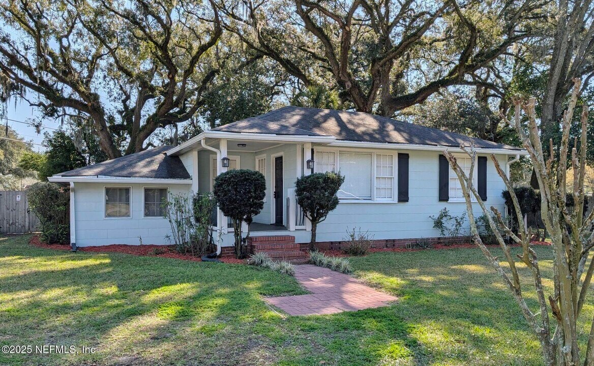 5515 Bishop Cir in Jacksonville, FL - Building Photo
