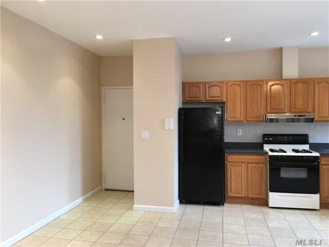 45-01 Ditmars Blvd in Queens, NY - Building Photo - Building Photo