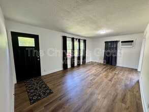 733 Caton St in Ottawa, IL - Foto de edificio - Building Photo