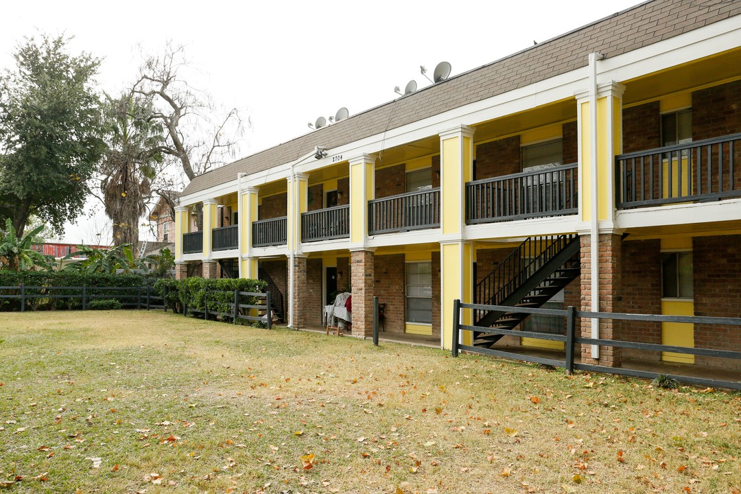 Gatehouse Apartments in Houston, TX - Building Photo