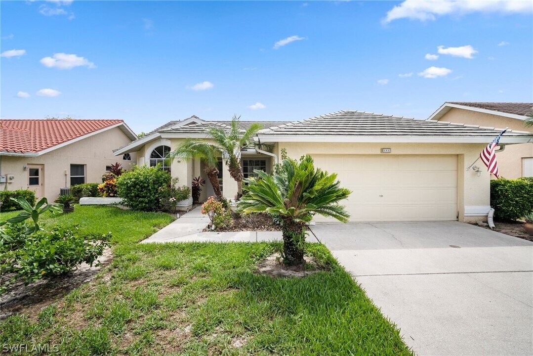 181 St James Way in Naples, FL - Foto de edificio