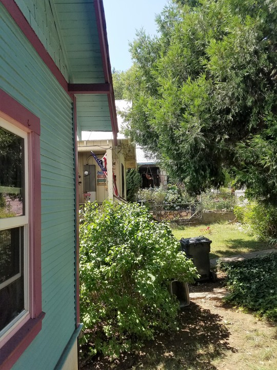 Branstetter Cottages in Dunsmuir, CA - Building Photo