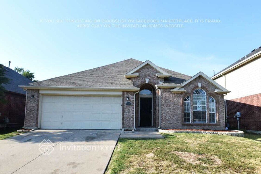 4737 Park Downs Dr in Fort Worth, TX - Building Photo