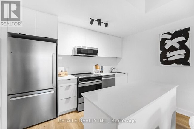 1655 Carling Ave in Ottawa, ON - Building Photo - Building Photo