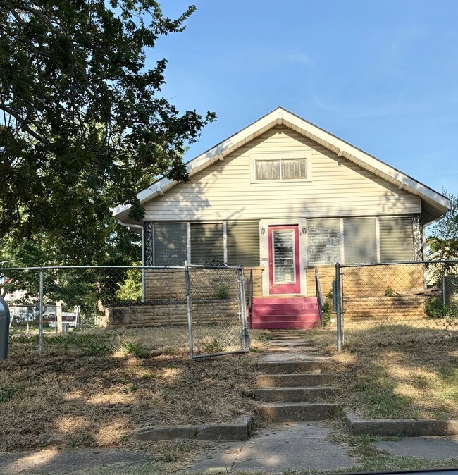 property at 321 S High St