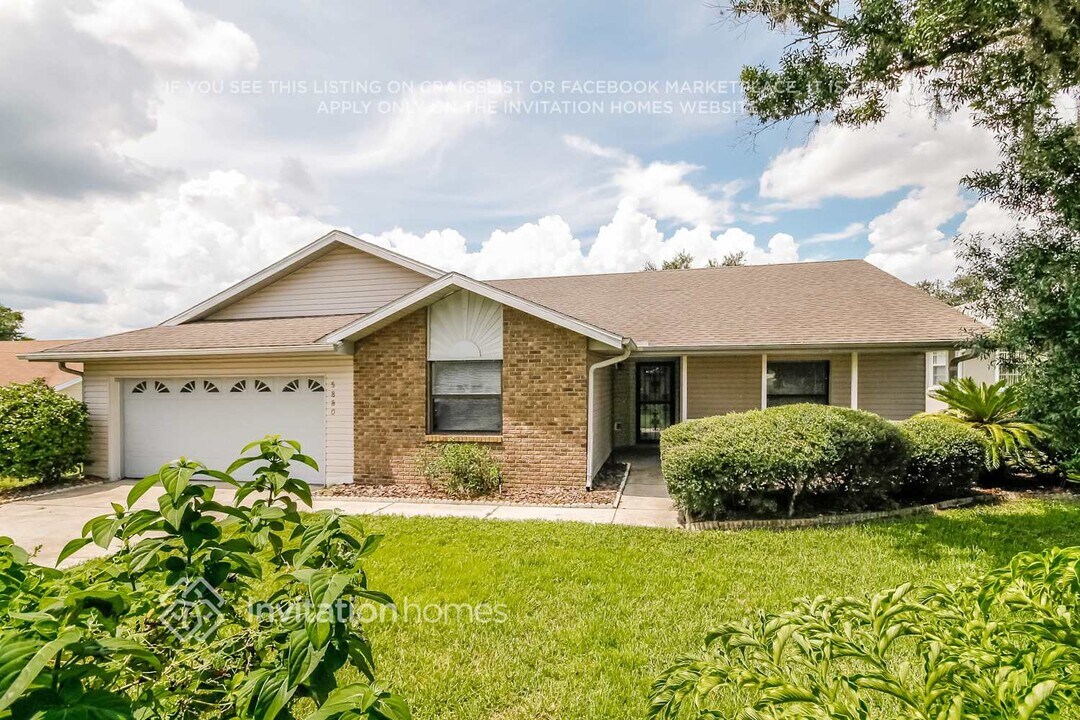 5880 Manchester Dr W in Lakeland, FL - Building Photo