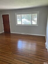 2010 W Daytona Dr in Peoria, IL - Building Photo - Building Photo