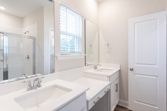 Townes at Park Place in Wilmington, NC - Building Photo - Interior Photo