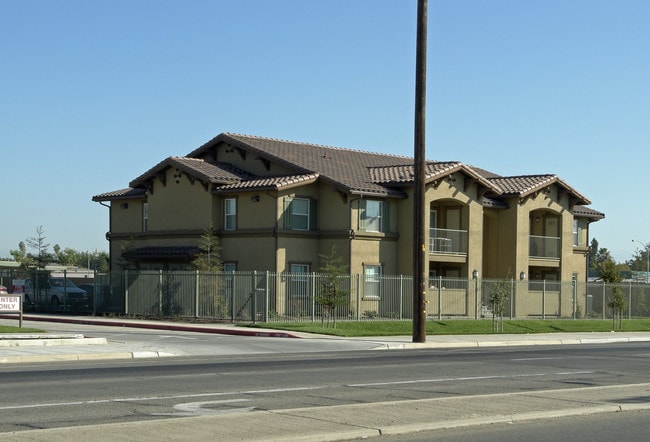 Sandstone Apartments in Fresno, CA - Building Photo - Building Photo